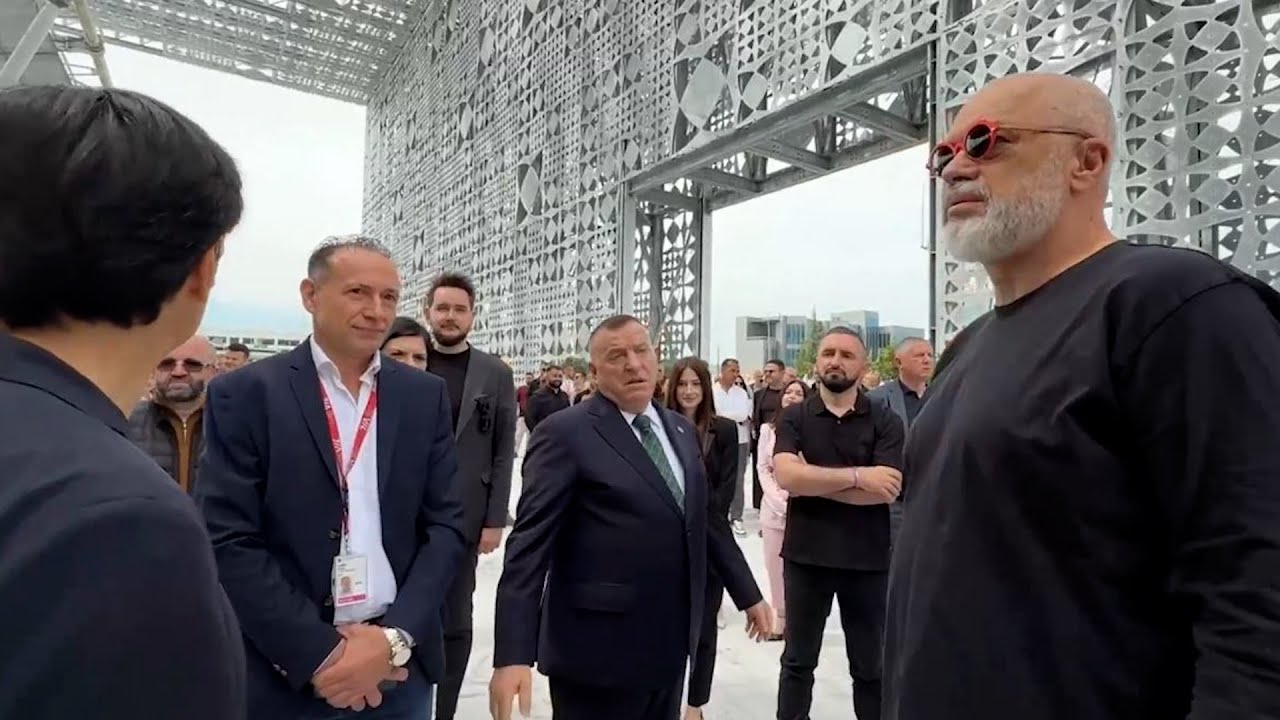 “Është kryevepër”/ Rama inspekton punimet e reja në aeroportin “Nënë Tereza”: Do jetë ndër më të...