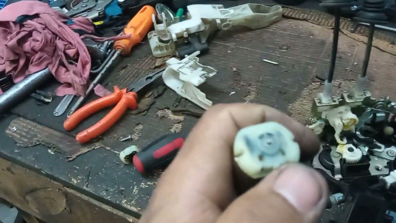 Hyundai i30 não tranca a porta. Como reparar a fechadura