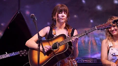 Molly Tuttle "White Freightliner Blues" 7/30/22 Os...