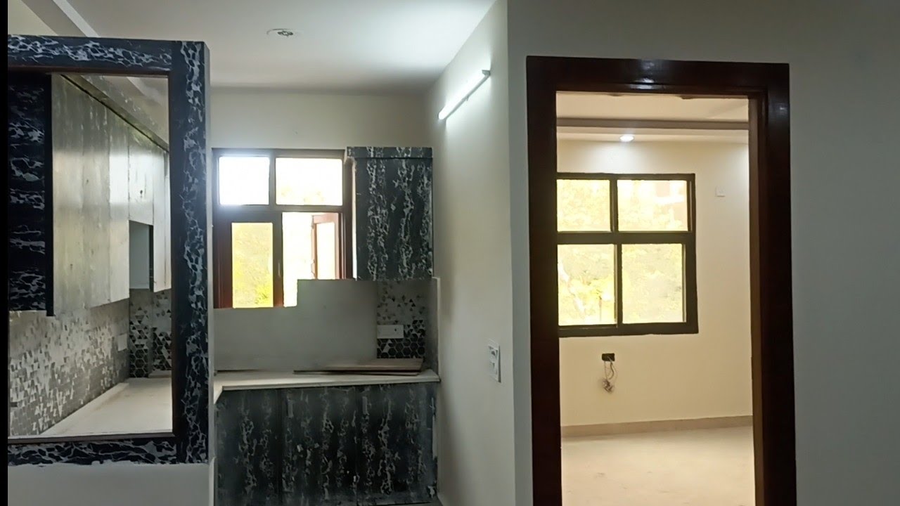 East Delhi के Prime Location पर 3 BHK Flat for sale with Car Parking