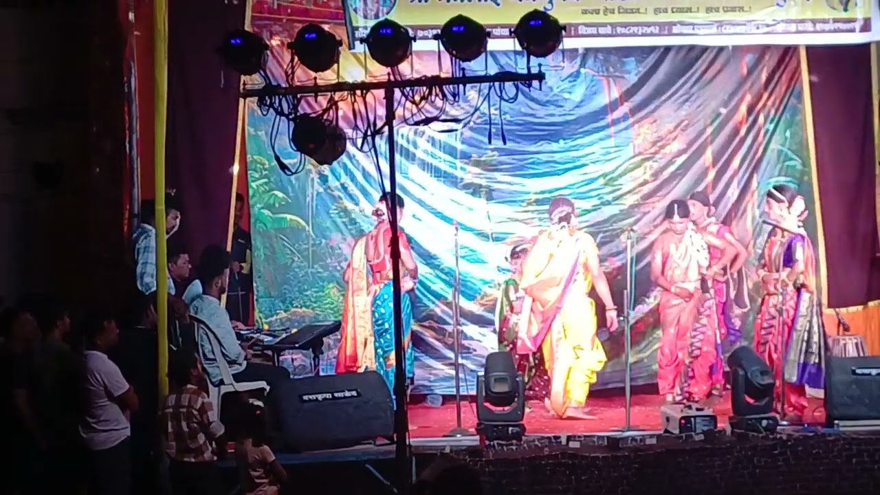 नवलाई नवयुवक नाट्य नमन मंडळ मुंबई या गाण्याचे संगीतकार व गायक गोपाळ करंडे👌👌👌 