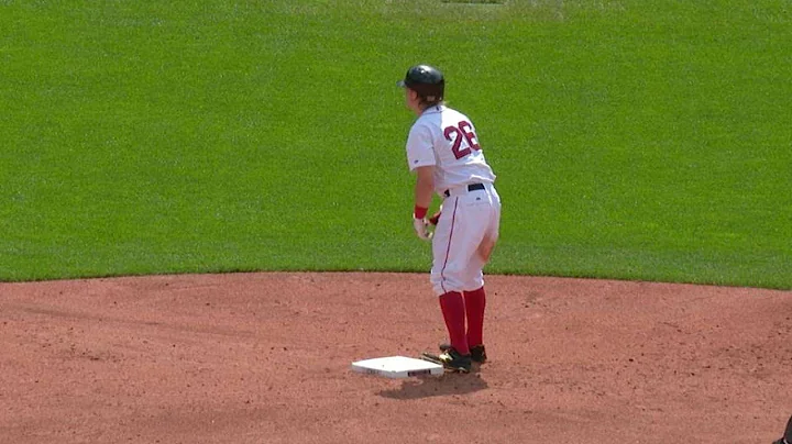 SEA@BOS: Holt lines a two-run double to right in 3rd