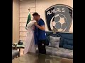 عبدالله الحمدان مع والده بعد توقيع عقده