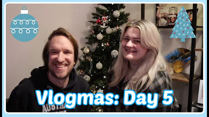 Vlogmas Day 5 🎄 Decorating Our Christmas Tree! 🥰