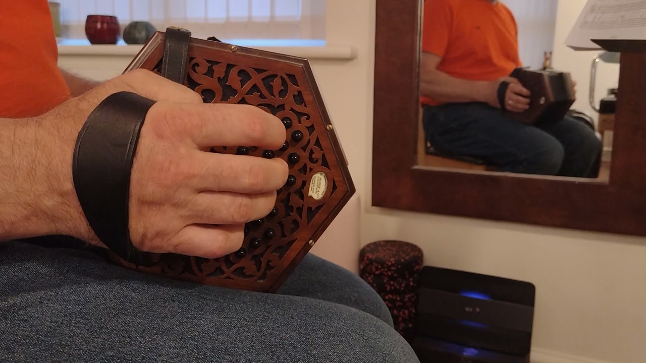 Assista a Practicing major scales (Exercises) on Hayden duet concertina. no YouTube Assista a Practicing major scales (Exercises) on Hayden duet concertina. no YouTube