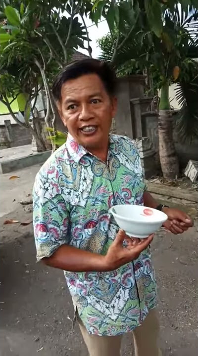 Pedagang bakso marah