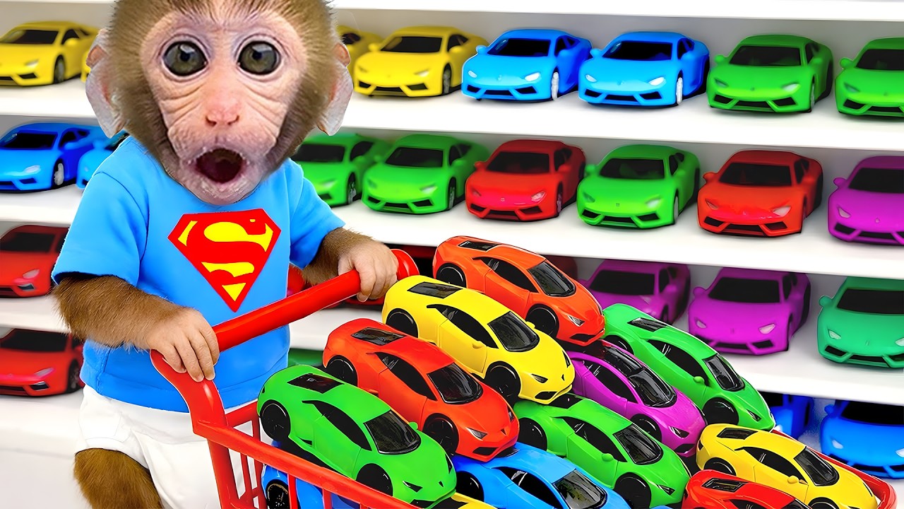 Singe Bon Bon choisit une boisson colorée sur le thème des super-héros pour un défi surprise