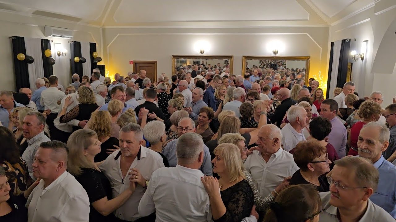 Jeden z piękniejszych utworów Kapeli - chwytający za serce 'powiedz mi czego pragniesz'!