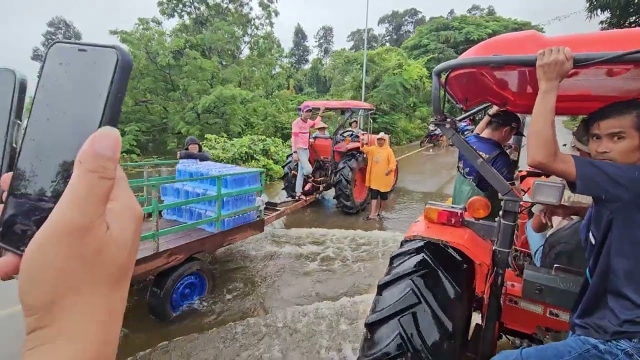 มาถึงจุดหมายแล้วบ้านดงบังน้ำท่วมทางยาวกว่า3กิโลเมตร