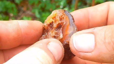 cutting open a beautiful Malawi Agate #agatedad