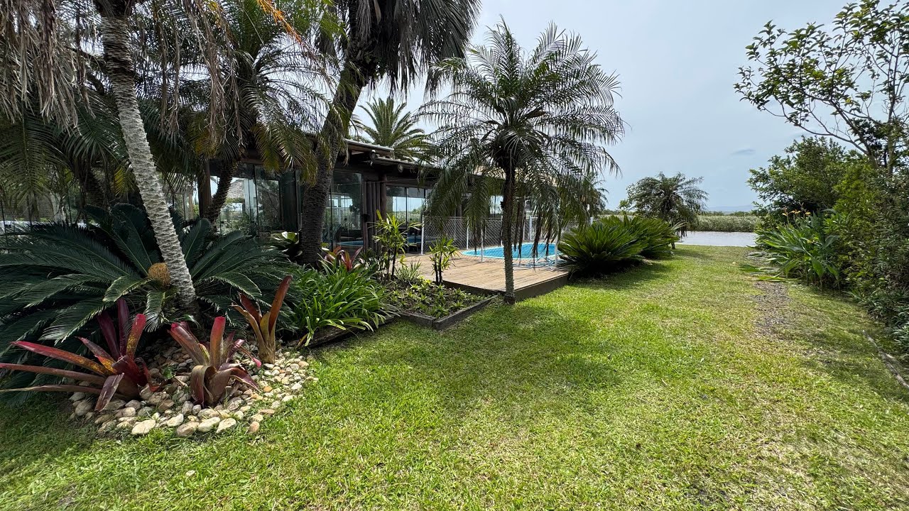 Casa de barranca de rio com preço de ocasião. Localizada na praia de Imbé-RS