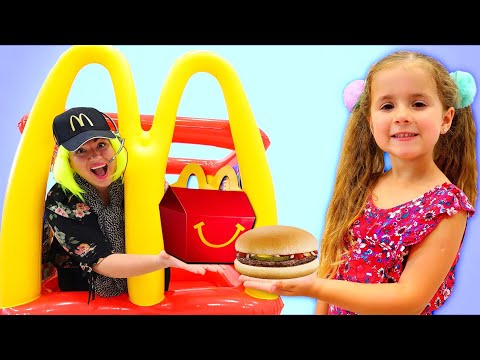 Ruby x Bonnie Pretend Play With Happy Meal Drive Thru Food Toys