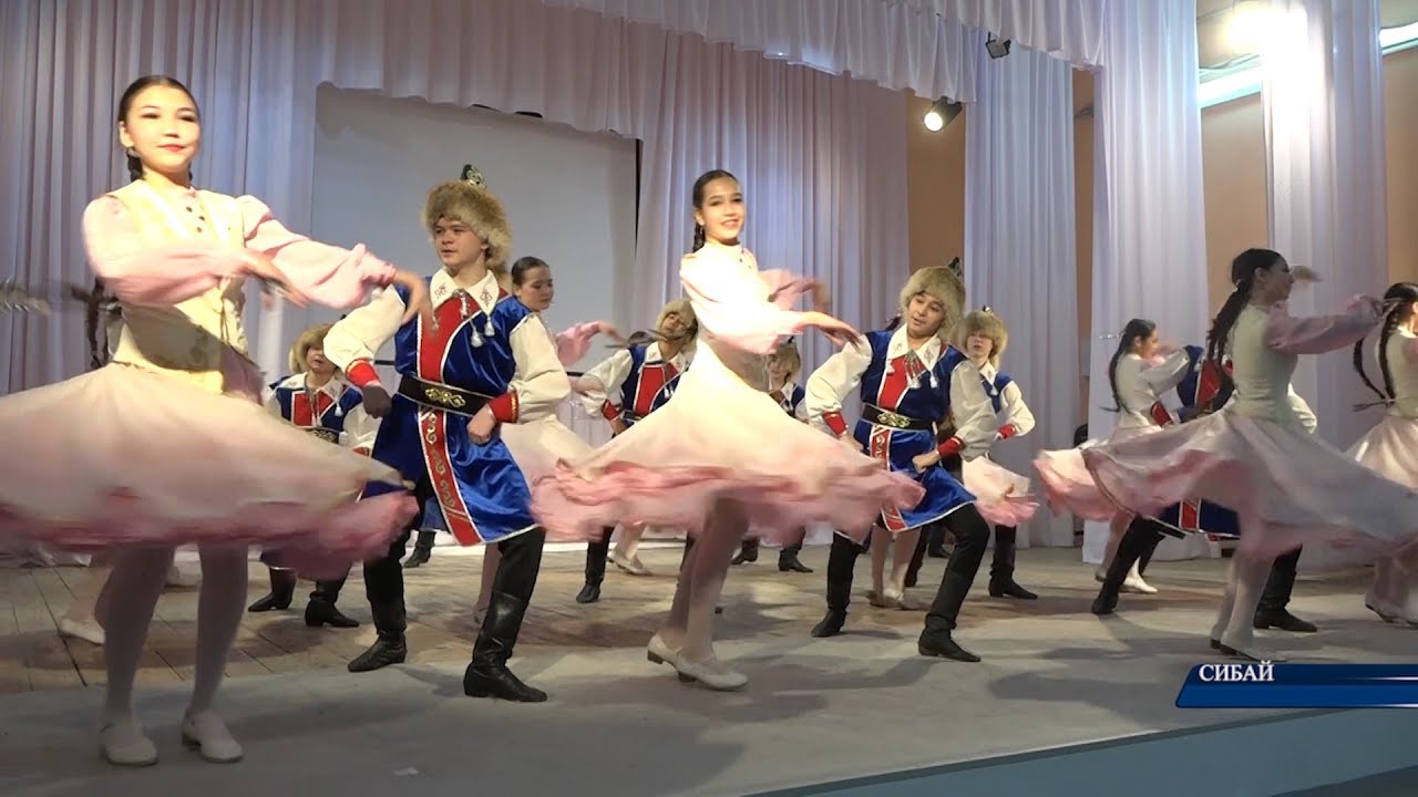 Ты в ритме танца тебе некуда. Ты в ритме танца тебе некуда. Тебе некуда деваться в ритме танца картинки. Молодежка девушки хоккеистов. Дискотека 90 сборник диск.