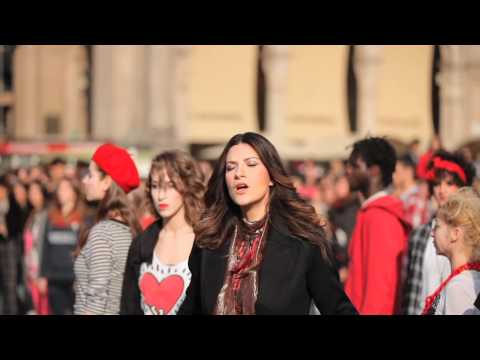 LAURA PAUSINI - MILANO PIAZZA DUOMO - "NON HO MAI SMESSO"