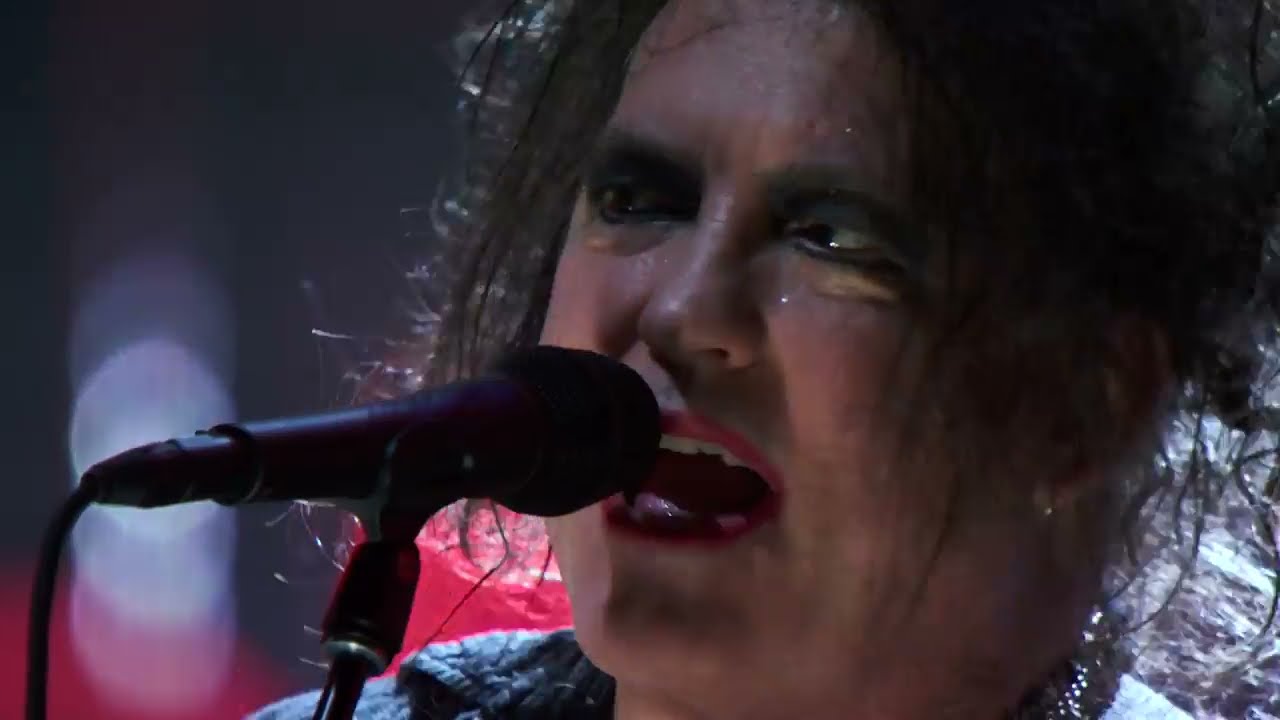 The Cure perform "Lovesong" at the 2019 Rock & Roll Hall of Fame Induction Ceremony