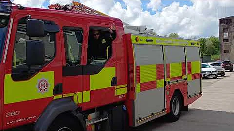 DSFRS KV49P1 MRP4 Turning out from plympton fire station