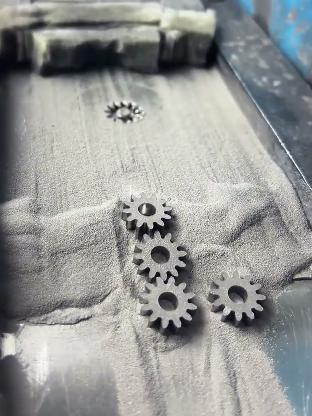 Process of making motor gears with metal powder- Good tools and machinery make work easy
