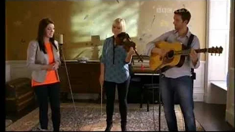 Linda NicLeid - Linda MacLeod - Cuairt Mhara Gille...