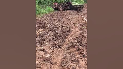 xe công nông 2 cầu đi đường mừa