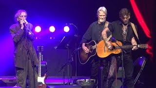 Harry Dean Stanton performs 'Everybody's Talkin' with Johnny Depp & Kris Kristofferson