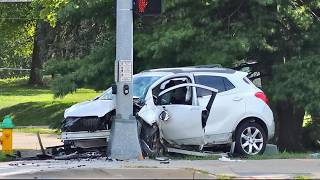 Car hits utility pole in southern Des Moines prompting power outages for thousands