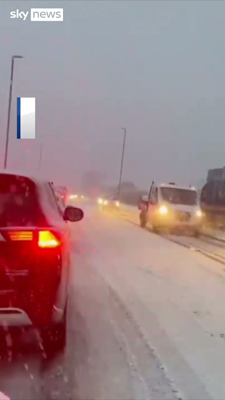 Snow causes traffic chaos in Sussex