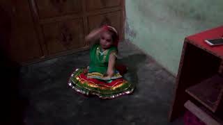 Cute  Little girl dance on ll Holia m ude re gulaal song ll