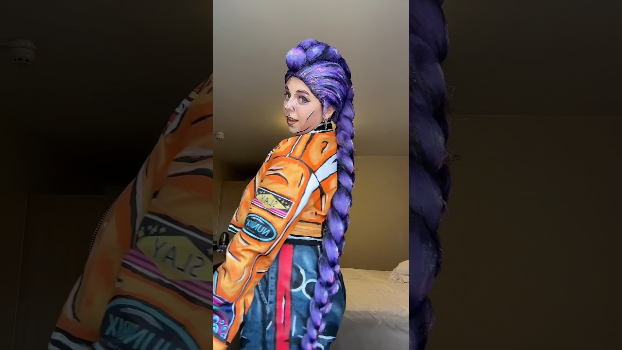 Rumi’s hair tho 😍 #kpopdemonhunters #rumicosplay #rumihair #rumiwig #netflix #halloweencostume