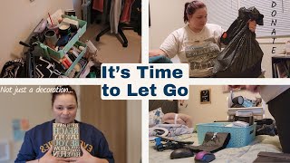 DECLUTTERING my BEDROOM one GARBAGE BAG at a Time | Letting go of Sentimental Items as a Single Mom