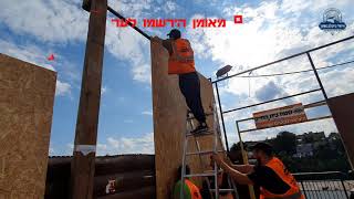 איחוד ברסלב באומן • בניית הסוכה בחצר קבר רבי נחמן באומן