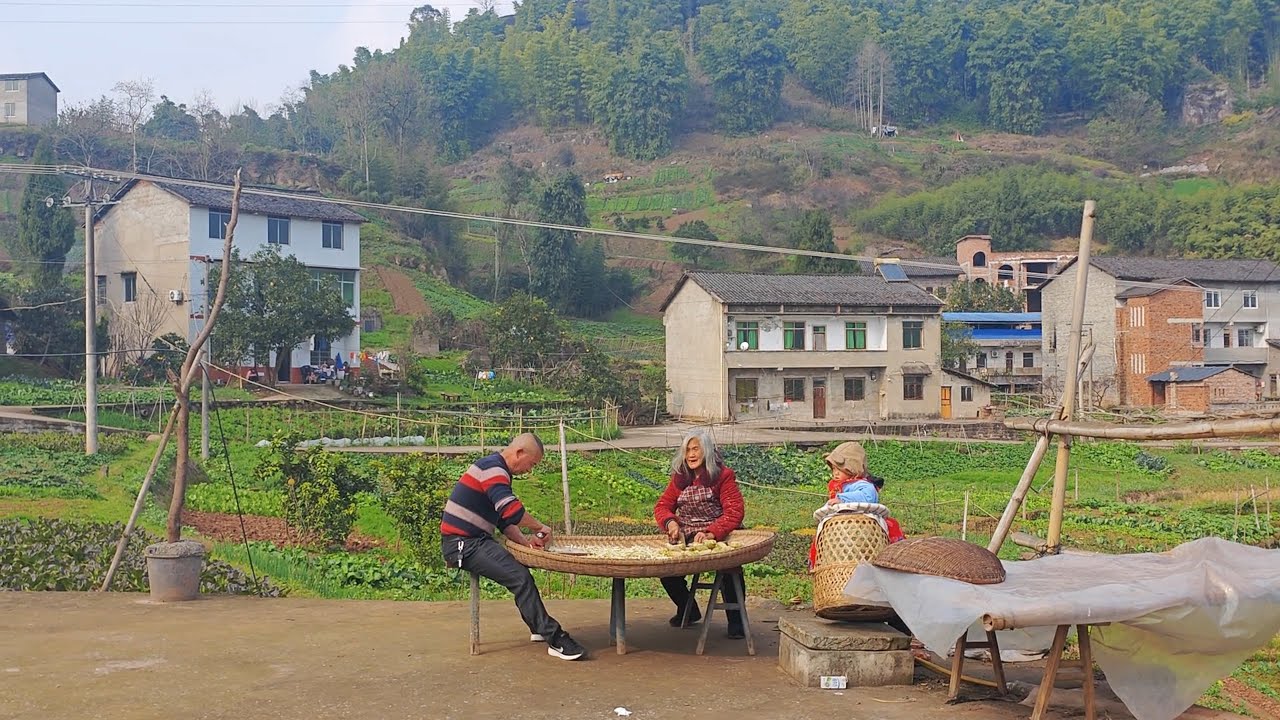 China's rural Village walk, the real life of poor people in remote ...