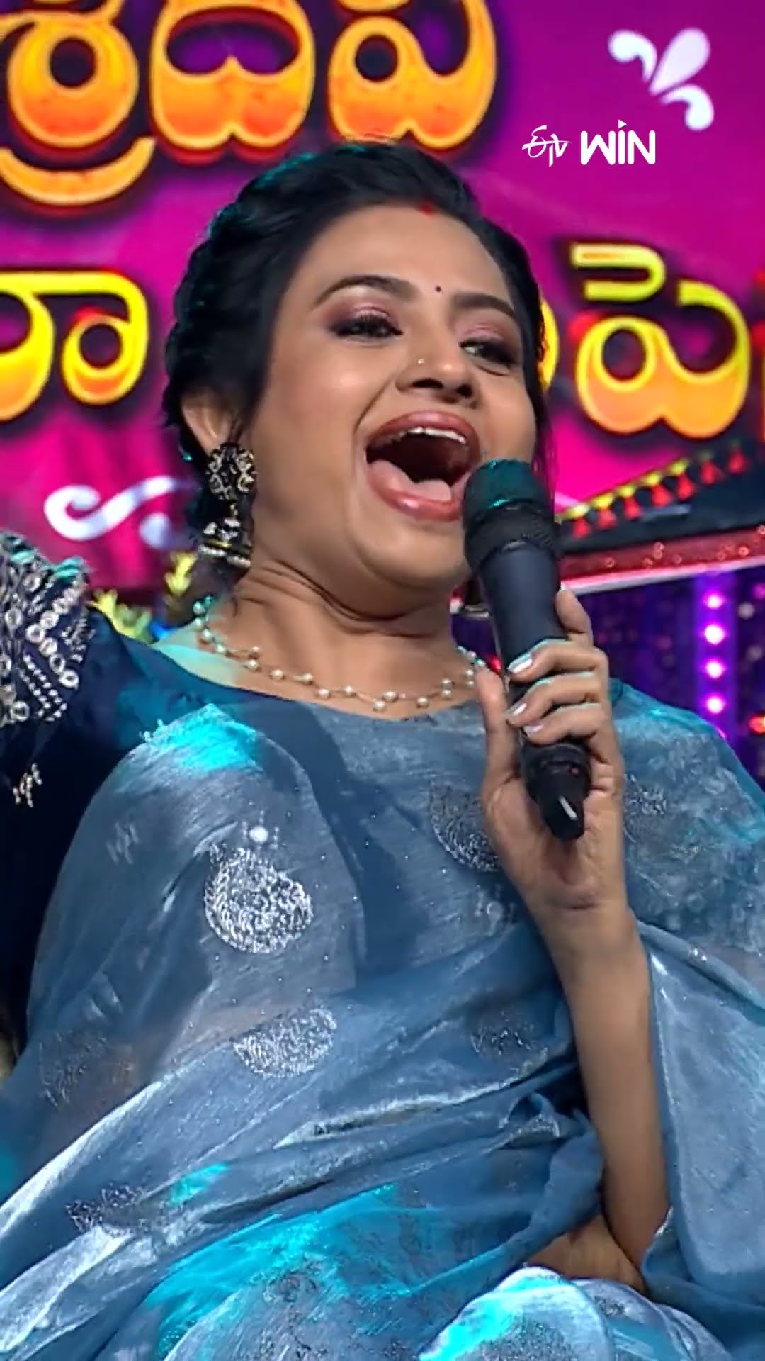 #shorts - గెలిచింది ప్రవీణ్, కానీ కప్పు తీసుకుంది నరేష్..! #sridevidramacompany #hyperaadi #comedy