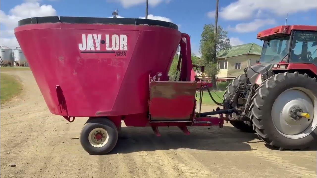 JAYLOR 3575 FEED MIXER WAGON YouTube