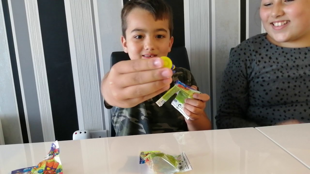 OPENING SUPER ZINGS AND A TOXIC MAGAZINE WITH CHYANNE & LEO FRIDAYS SUPRISE