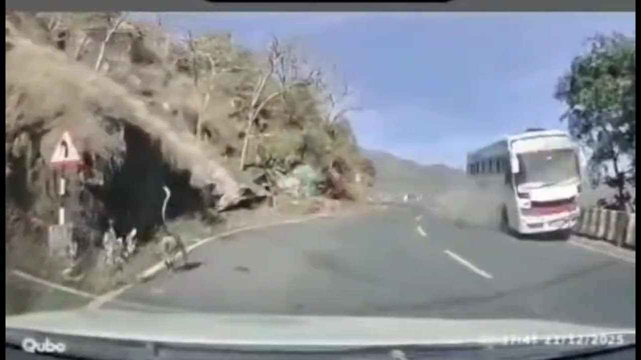 Live Bus Accident On The Way of Mount Abu Main Road