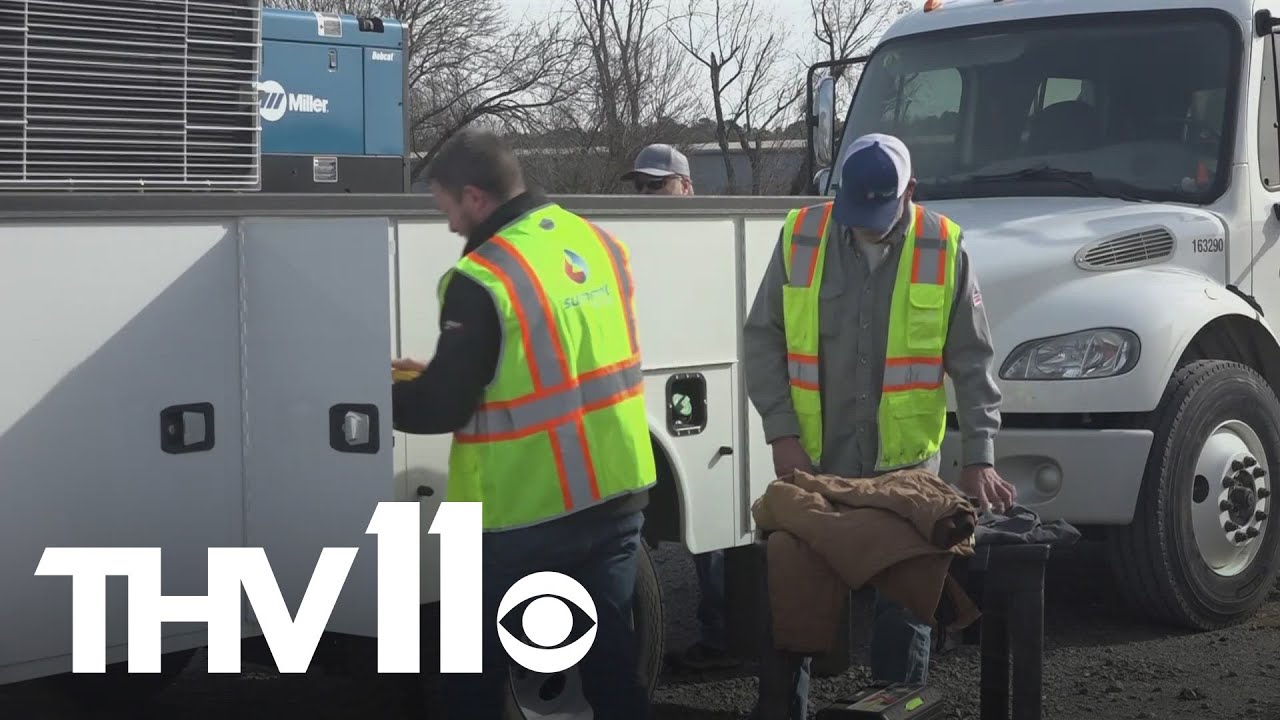 Arkansas utility companies prepare for winter weather - YouTube