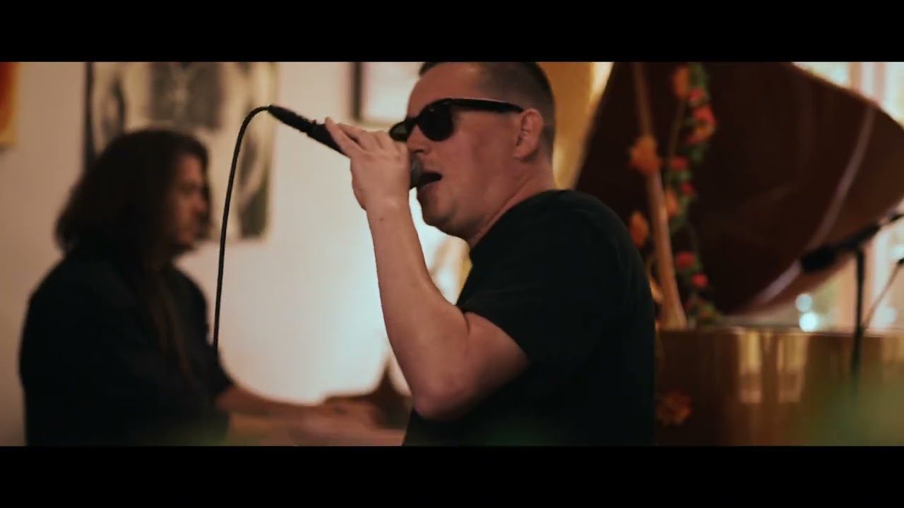 Mira Joe Snow - Rain - Live at Mikki's Place en YouTube Mira Joe Snow - Rain - Live at Mikki's Place en YouTube