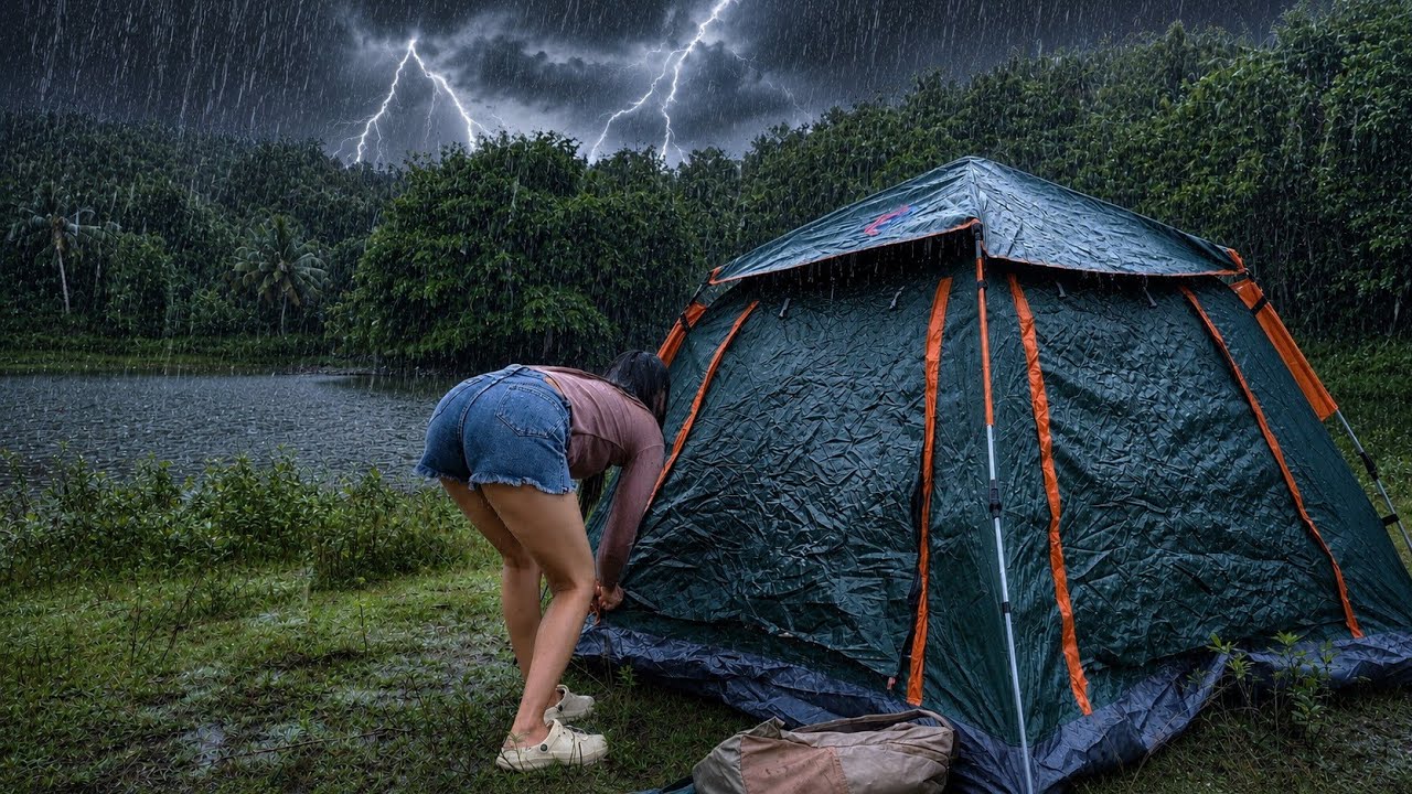 THE WORST RAIN STRON I'VE EVER EXPERIENCE ⛈️ GIRL SOLO CAMPING IN HEAVY ...