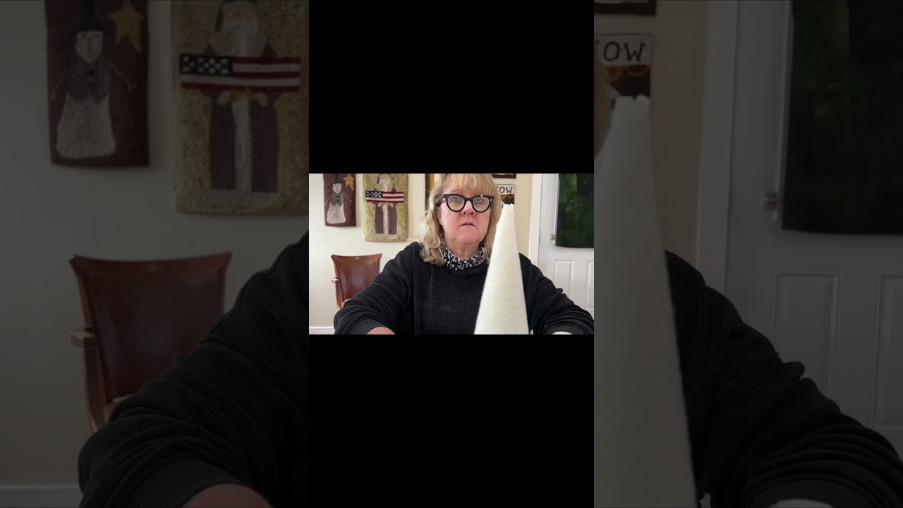 Давайте сделаем елку из пряжи из хлопка.