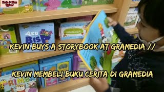 Kevin buys a story book at Gramedia // Kevin membeli buku cerita di Gramedia