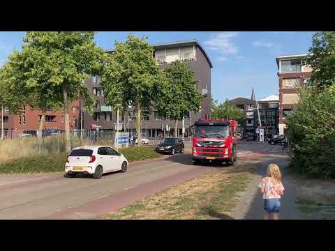 Opkomst brandweer peloton naar brandweerkazerne Deurne