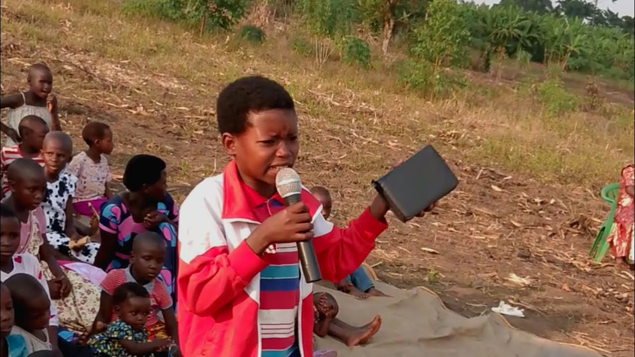 Yatangiye kwigisha bamuhetse mu mugongo none ubu ni mu ruhame