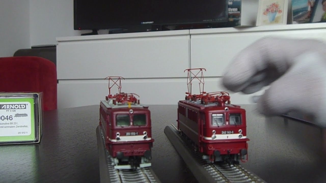 TT - Modellbahn: Vergleich BR 251 DR (Arnold) & BR 242 DR (Kühn)