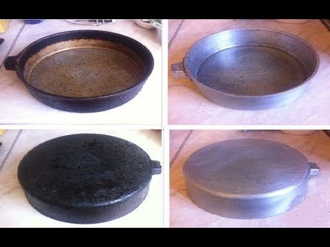 U oshxonani yalangoch tozalaydi.