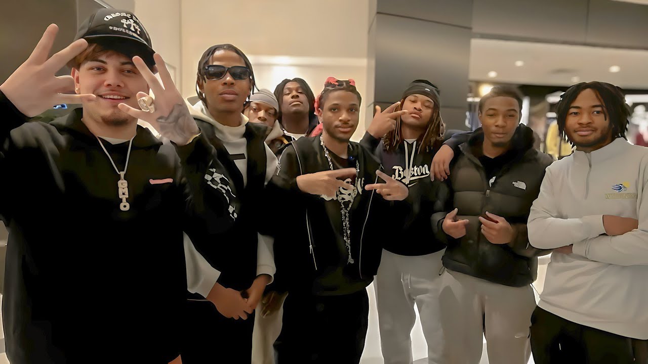 D Lou Gets MOBBED By Fans During Black Friday 