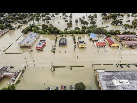 Thousands seeking refuge from Harvey fill Houston shelter