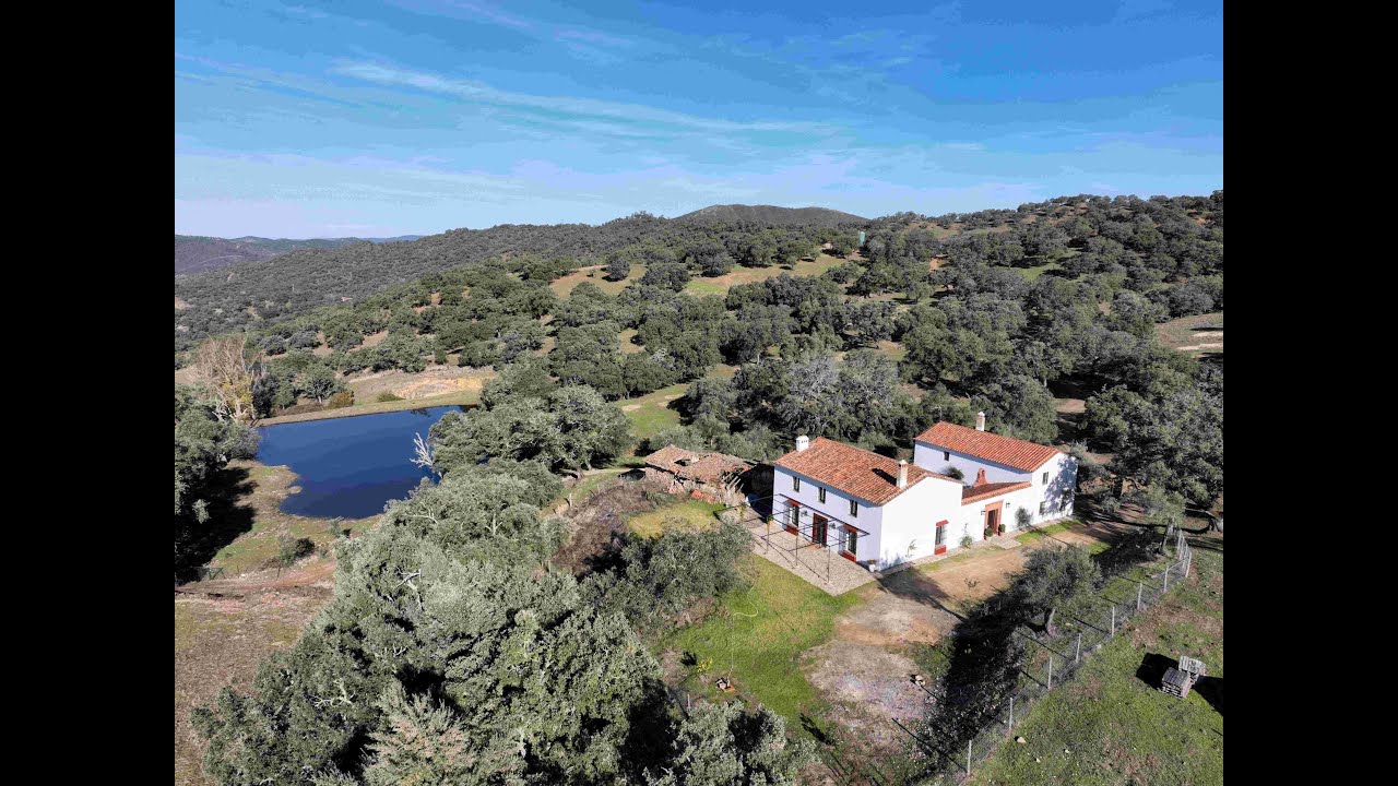 Dehesa ganadera con una casita con encanto en el Parque Natural de la Sierra de Aracena
