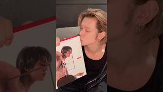 Yeonjun Unboxing His Album No Labels Part 01 : Set A Ver. 🔥 🔥🦊