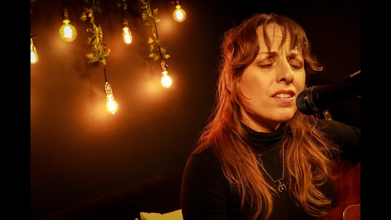 Obejrzyj Deb Ruby - Chartreuse (LIVE) w YouTube Obejrzyj Deb Ruby - Chartreuse (LIVE) w YouTube