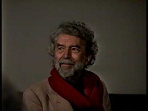 Alain Robbe-Grillet presenting his film "Un bruit qui rend fou"